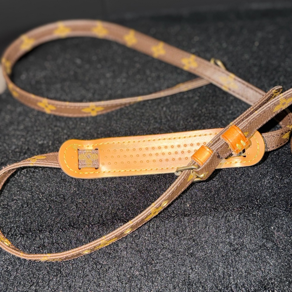 Louis Vuitton Monogram Canvas Brown and Gold crossbody. Strap is broken - Picture 7 of 11